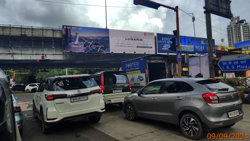 Teen Hath Naka Signal  hoarding